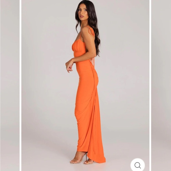 Backless Gown - Picture 3 of 7